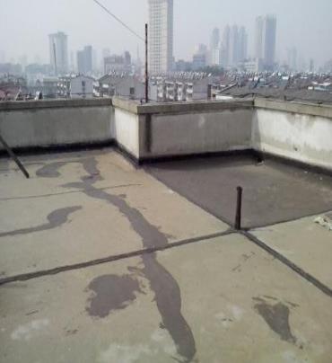 应城漏水维修 楼顶漏水是什么原因，楼顶漏水维修方法是什么?